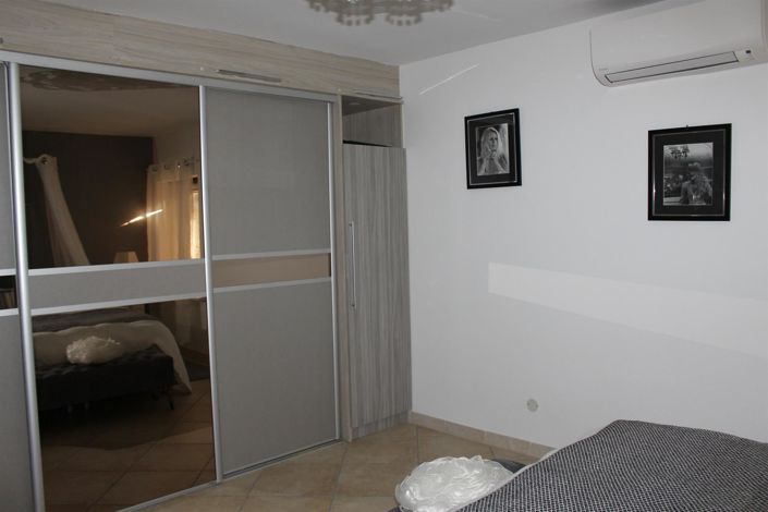 Image No.19-5 Bed House for sale