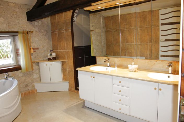 Image No.30-5 Bed House for sale