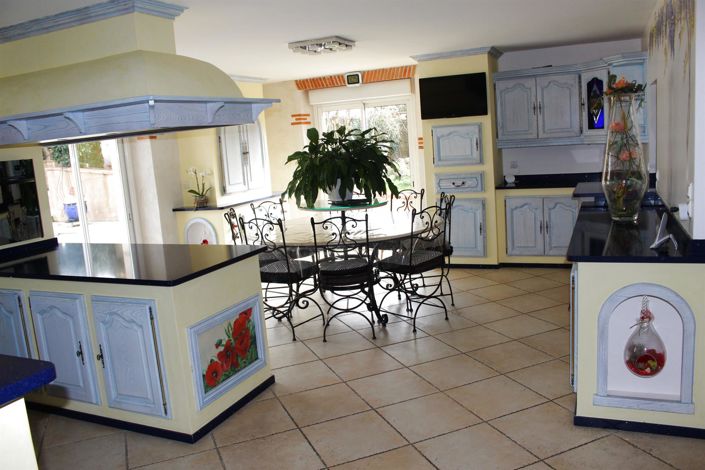 Image No.9-5 Bed House for sale