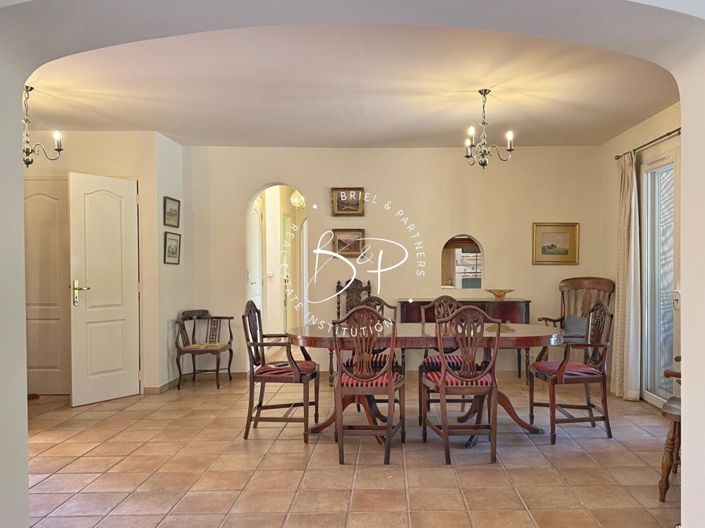 Image No.8-3 Bed House for sale