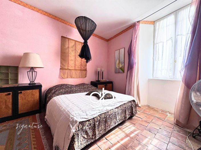 Image No.17-5 Bed House for sale