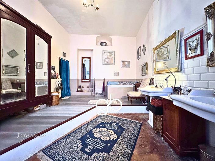 Image No.19-5 Bed House for sale