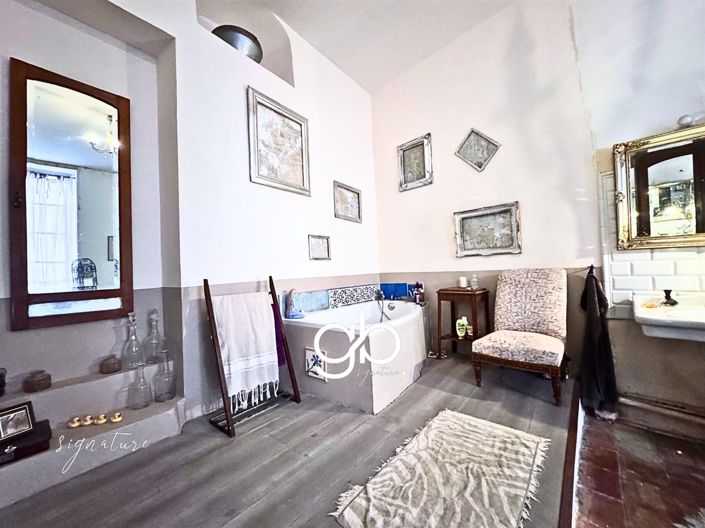 Image No.20-5 Bed House for sale