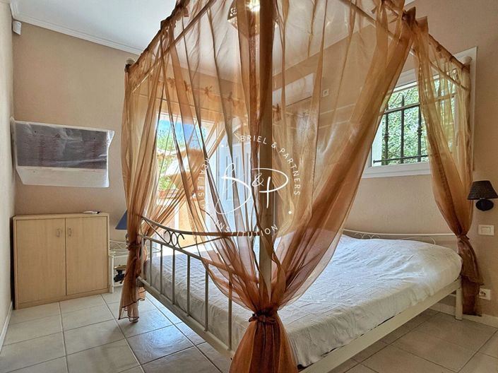 Image No.16-6 Bed House for sale