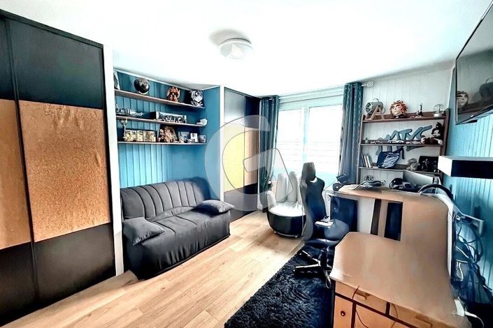 Image No.10-3 Bed House for sale