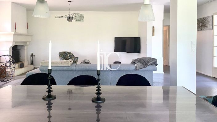 Image No.18-5 Bed House for sale