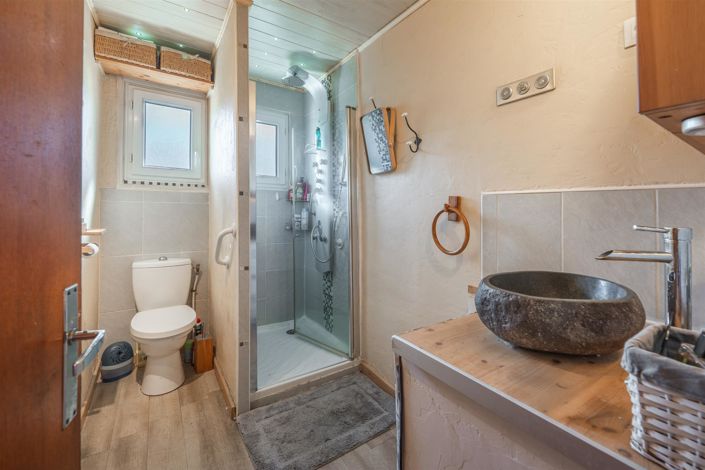 Image No.8-2 Bed House for sale