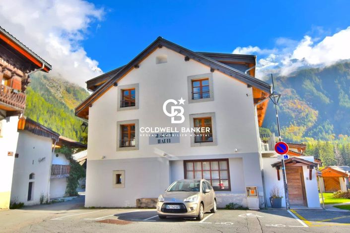 Image No.9-8 Bed House for sale