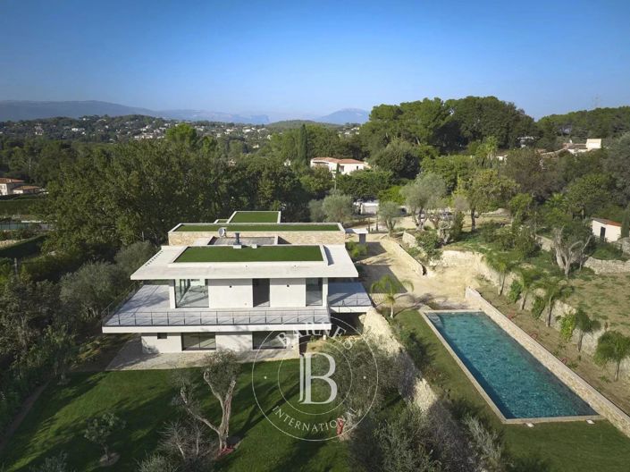 Image No.1-5 Bed House for sale