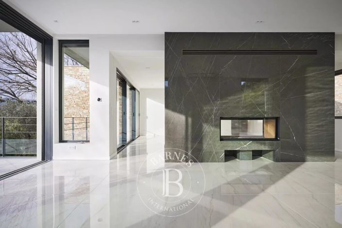 Image No.10-5 Bed House for sale