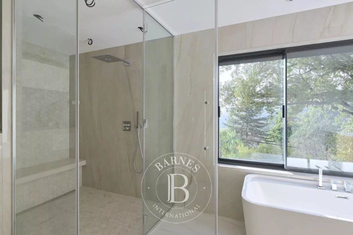 Image No.12-5 Bed House for sale