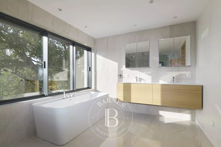 Image No.13-5 Bed House for sale