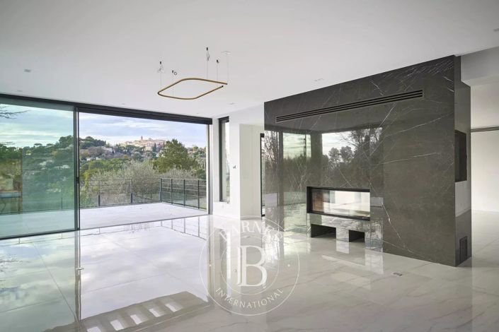 Image No.9-5 Bed House for sale