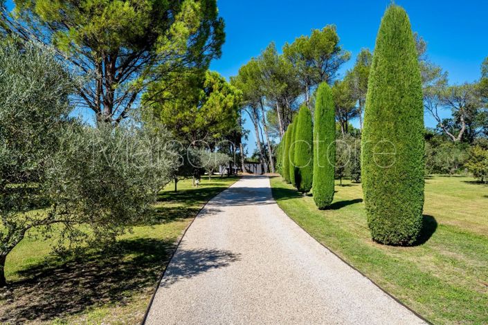 Image No.2-8 Bed House for sale