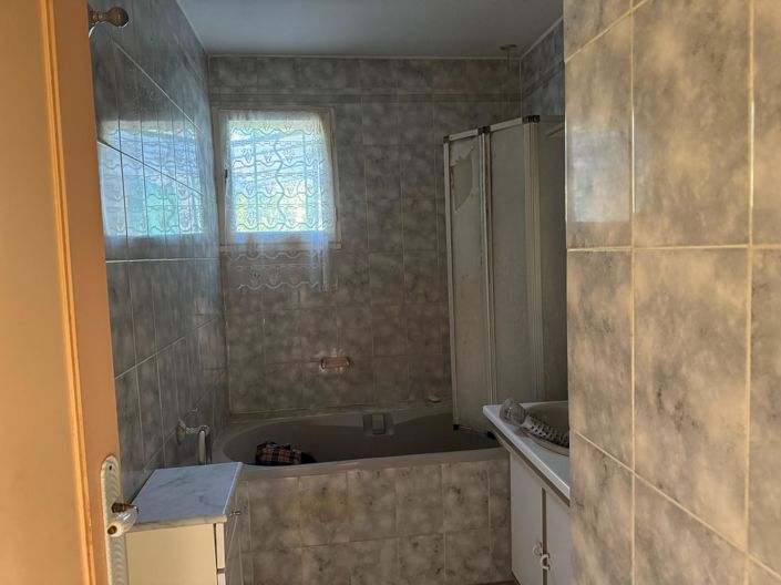 Image No.8-2 Bed House for sale