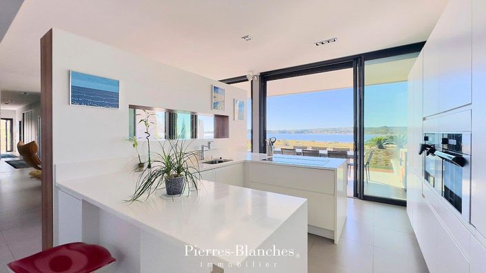 Image No.7-4 Bed House for sale