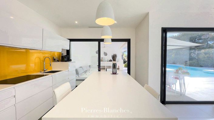 Image No.12-5 Bed House for sale