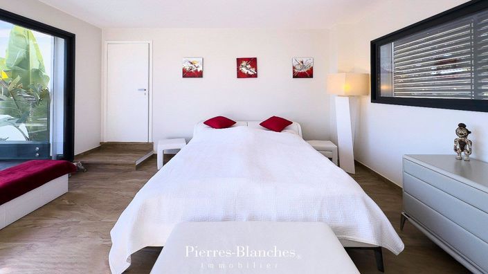 Image No.13-5 Bed House for sale