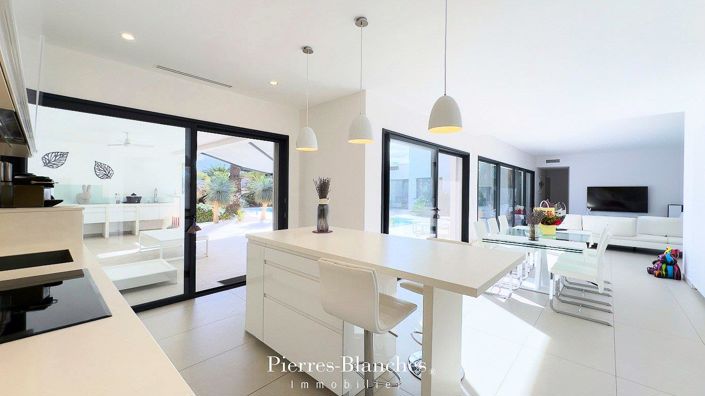 Image No.5-5 Bed House for sale