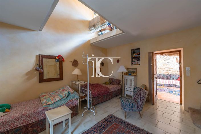 Image No.16-4 Bed House for sale