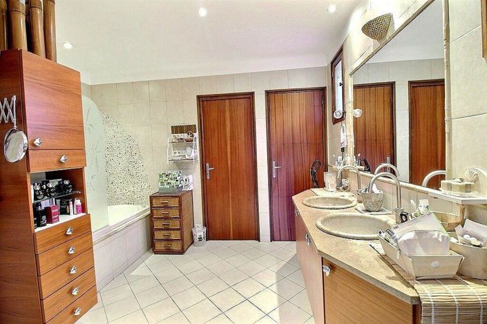 Image No.9-4 Bed House for sale