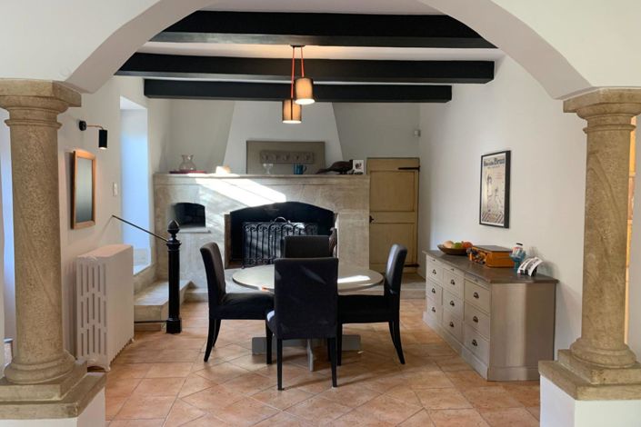 Image No.10-6 Bed Property for sale