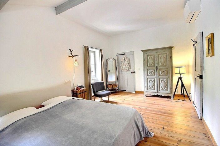 Image No.13-6 Bed Property for sale