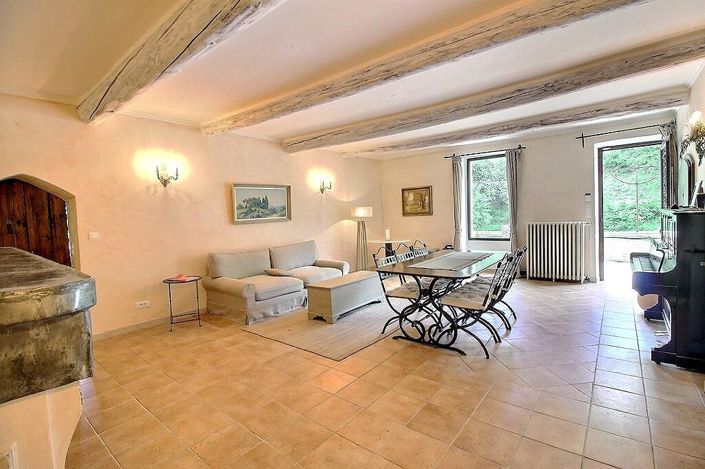 Image No.5-6 Bed Property for sale