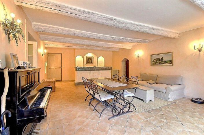 Image No.6-6 Bed Property for sale