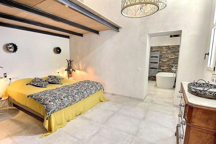 Image No.9-4 Bed House for sale