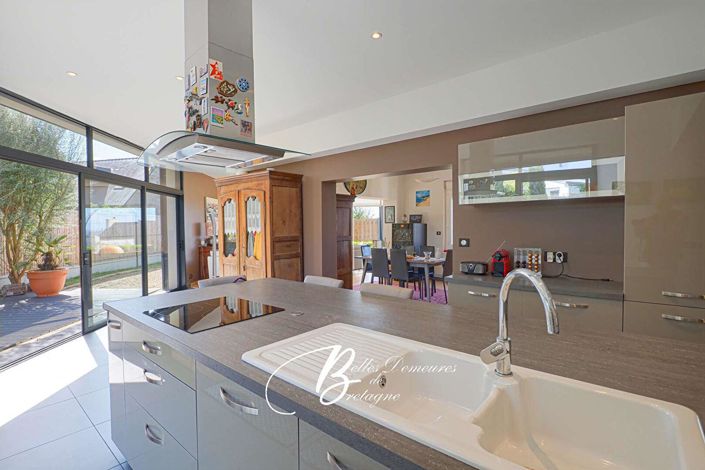 Image No.9-6 Bed House for sale