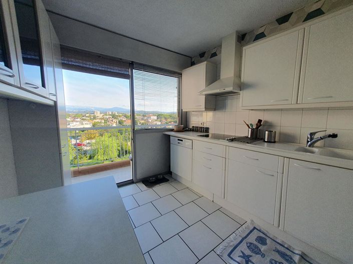 Image No.5-3 Bed Property for sale