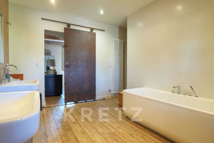 Image No.12-6 Bed House for sale