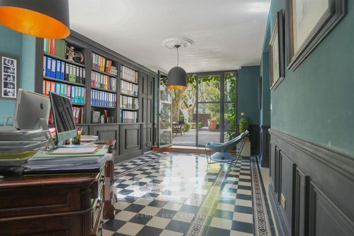 Image No.9-6 Bed House for sale