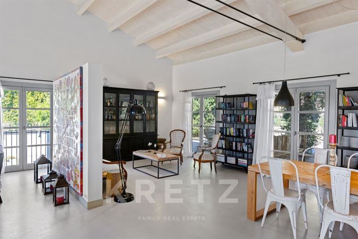 Image No.8-5 Bed House for sale