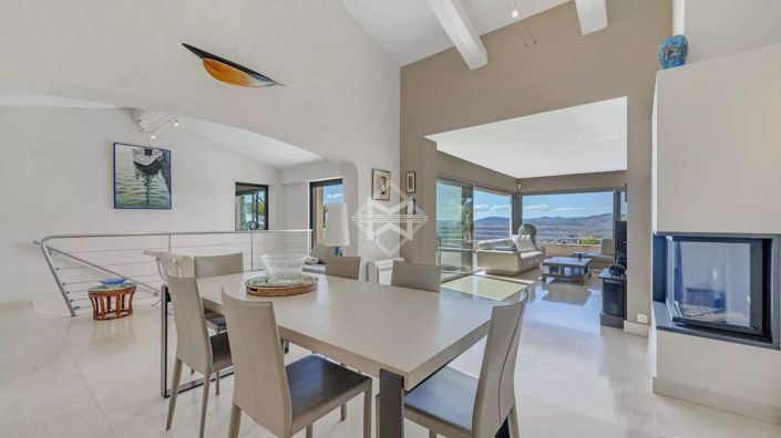 Image No.6-6 Bed House for sale