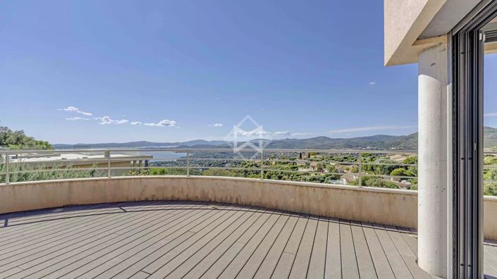 Image No.8-6 Bed House for sale