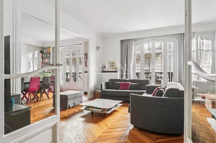 Image No.1-4 Bed Apartment for sale