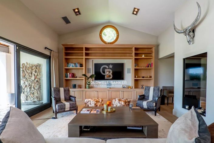 Image No.4-5 Bed House for sale