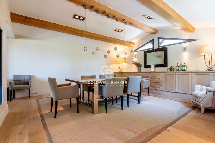 Image No.6-5 Bed House for sale