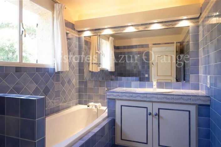 Image No.17-7 Bed House for sale