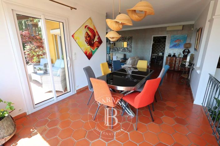 Image No.11-6 Bed House for sale