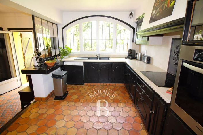 Image No.12-6 Bed House for sale