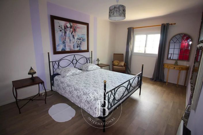 Image No.16-6 Bed House for sale