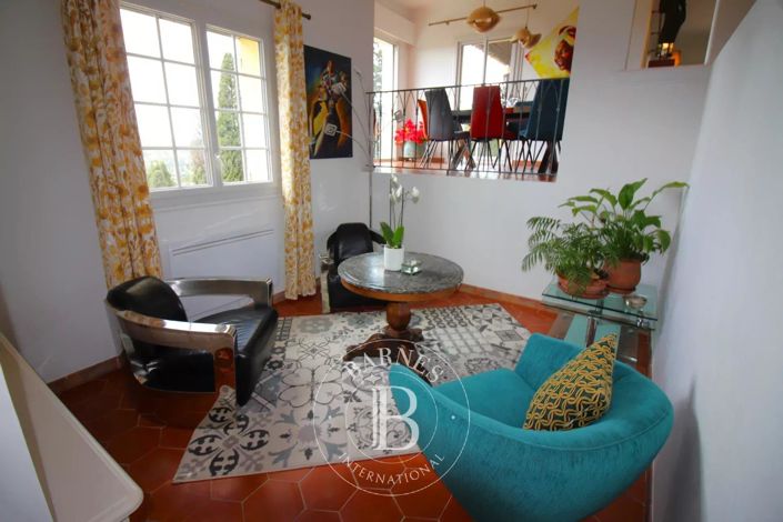 Image No.25-6 Bed House for sale