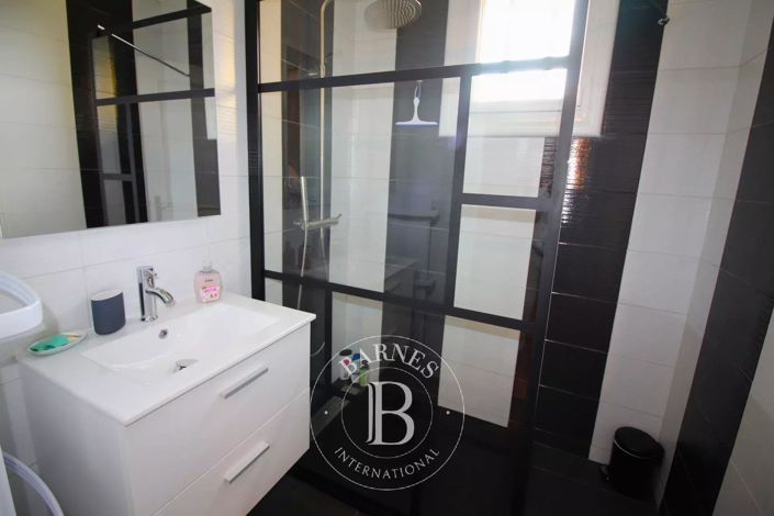 Image No.26-6 Bed House for sale