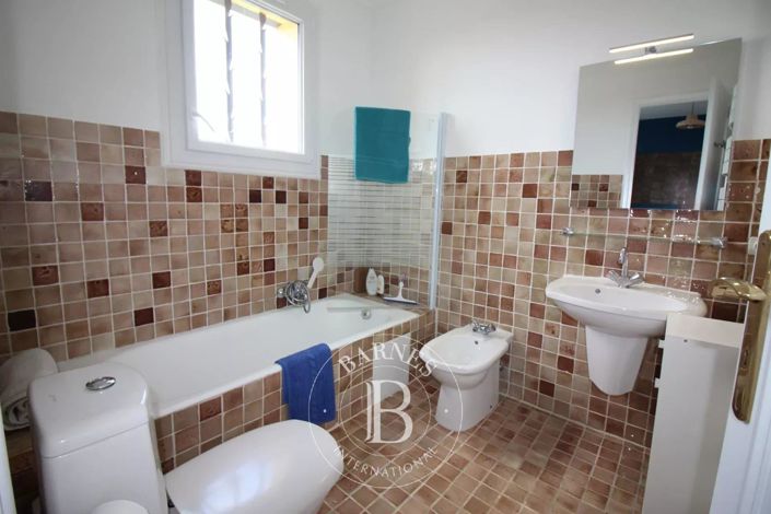 Image No.28-6 Bed House for sale