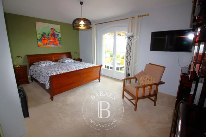 Image No.29-6 Bed House for sale