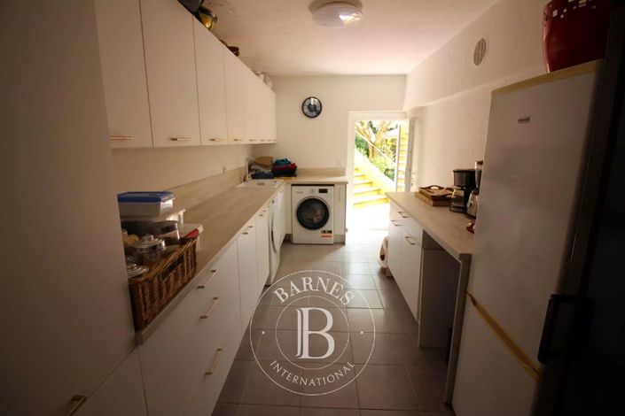 Image No.31-6 Bed House for sale