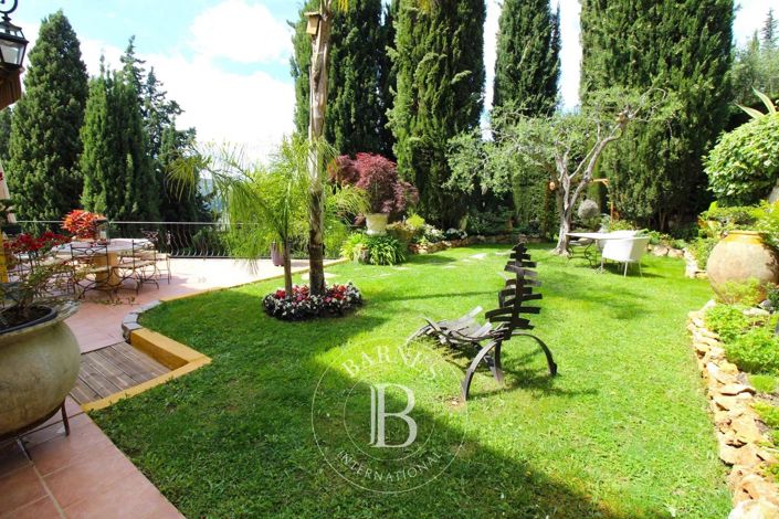 Image No.8-6 Bed House for sale